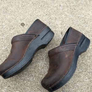 Dansko Brown Oiled Leather Clogs Shoes 7/37